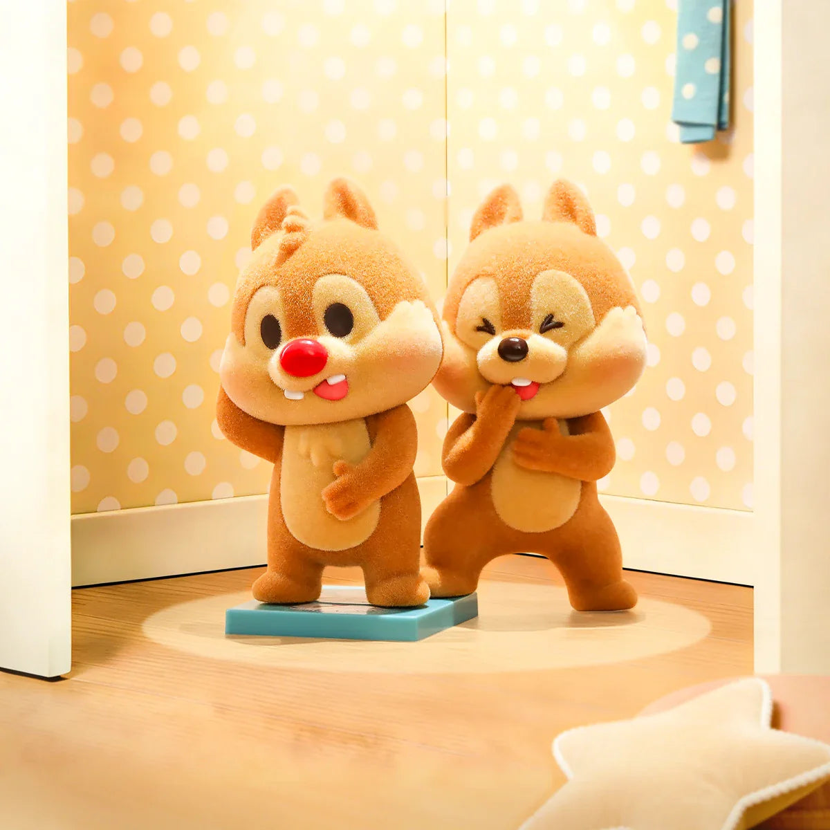 DISNEY CHIP 'N' DALE CUDDLE CREW SERIES BLIND BOX